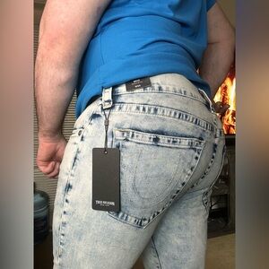 True Religion acid wash light blue jean shorts NWT sz 34